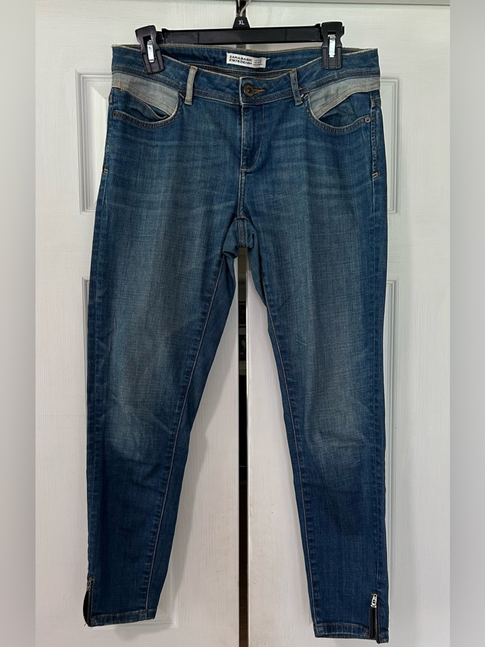 Zara Women's Blue Skinny Jeans with Subtle Fade - Picture 1 of 6